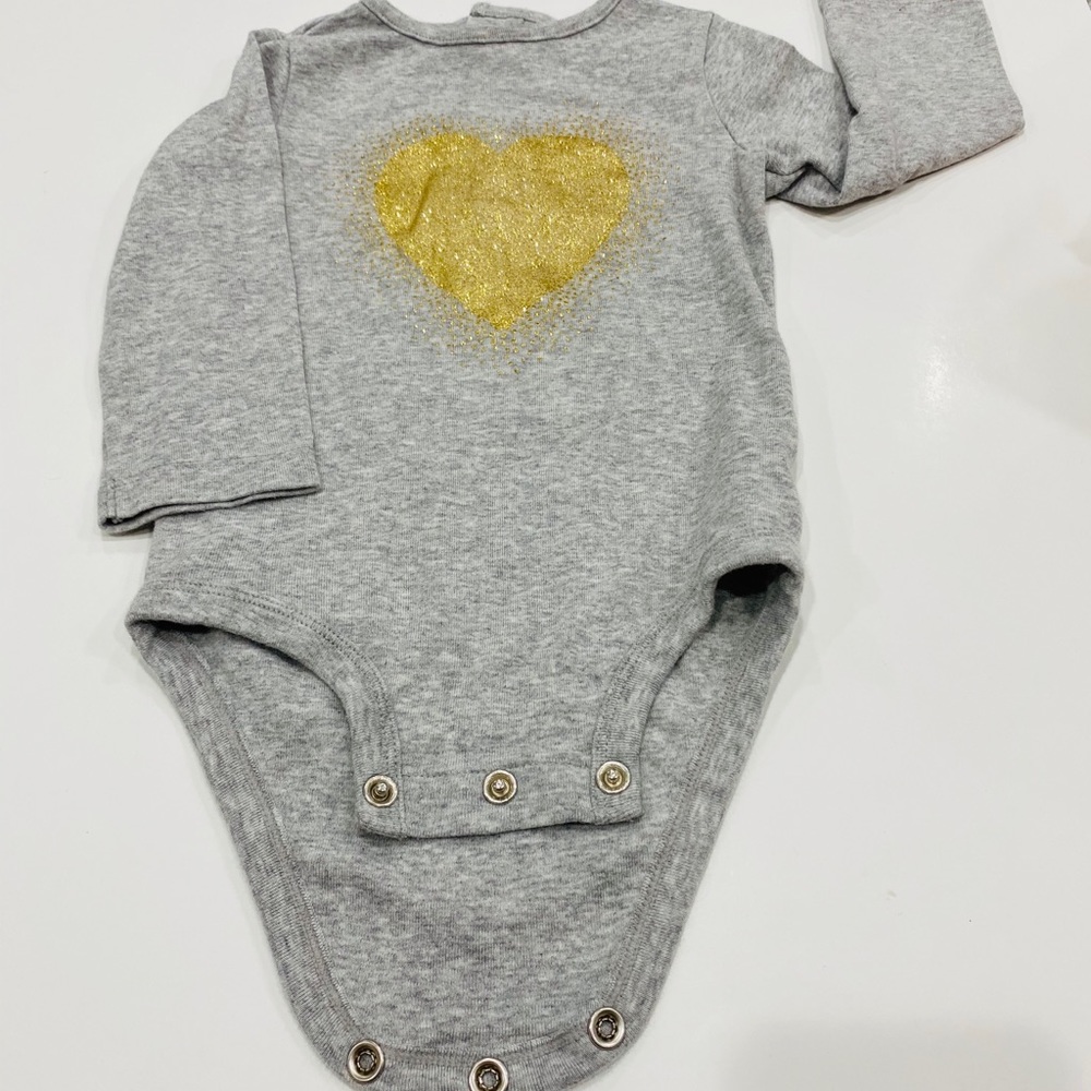 Carter’s gold heart long-sleeved onesie (18 mos)